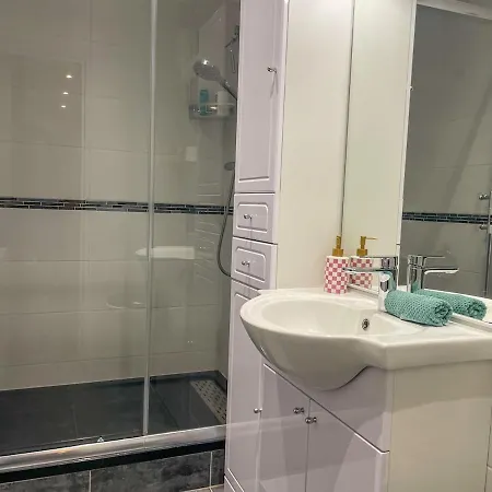 Dolce Du Puy - Wifi Ground Floor Apartment